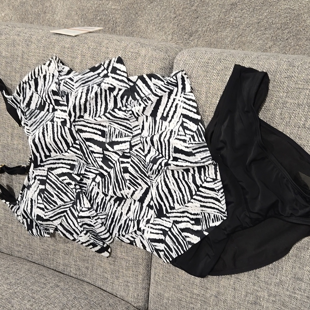 New Two Piece Tankini Swimsuit Size 12